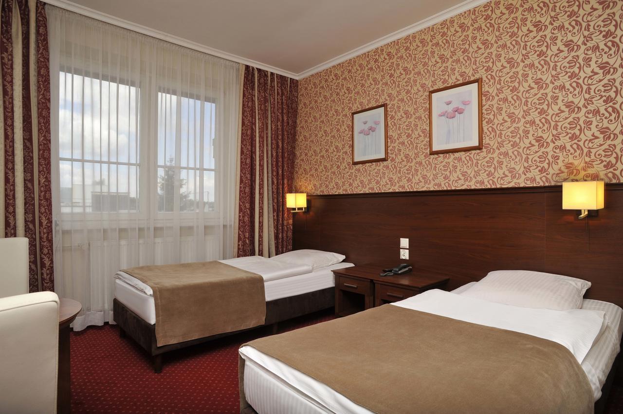 Hotel Lotos Woskrzenice Duze Extérieur photo
