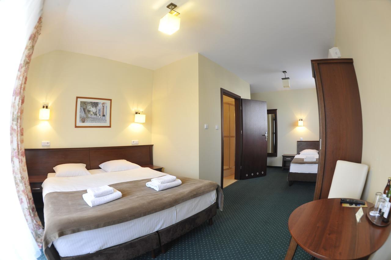 Hotel Lotos Woskrzenice Duze Extérieur photo