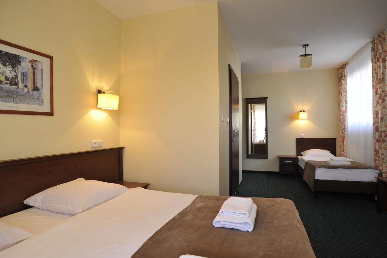 Hotel Lotos Woskrzenice Duze Extérieur photo