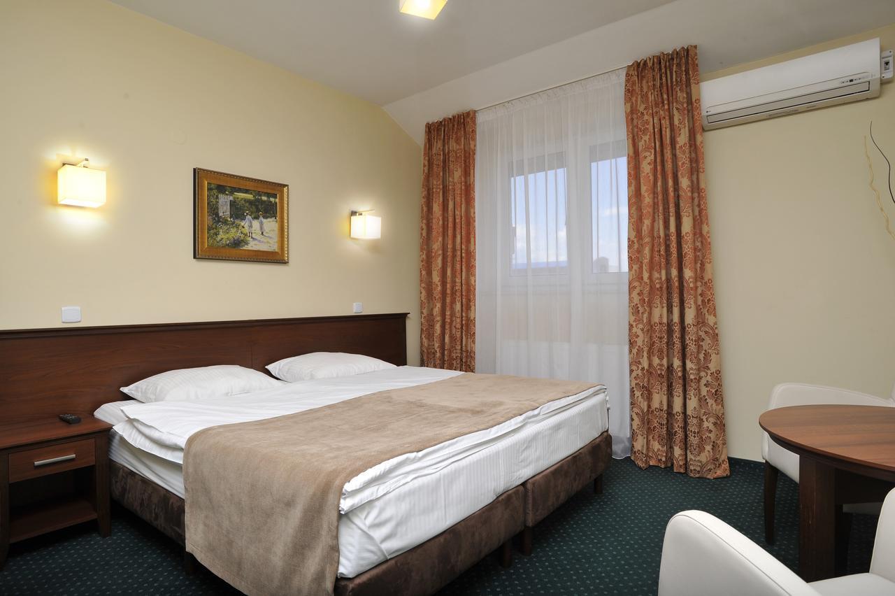 Hotel Lotos Woskrzenice Duze Extérieur photo